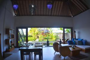 Χώρος καθιστικού στο Villa Kami Ubud