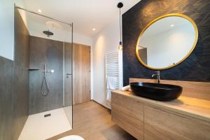 Koupelna v ubytování Marlingsuites + 37 fotografií