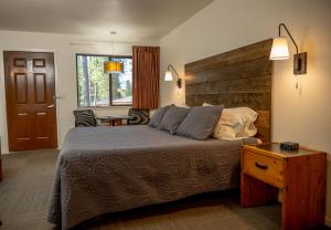 Postel nebo postele na pokoji v ubytování Eagle Cap Chalets + 37 fotografií