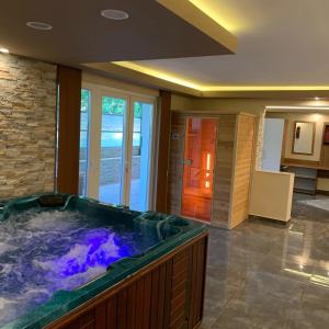 Fotografia z galérie ubytovania The Jakuzzi Room Miskolctapolca v Miškolci