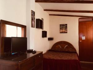 TV a/nebo společenská místnost v ubytování Casa de Mama Cusco 2-The Ecohouse