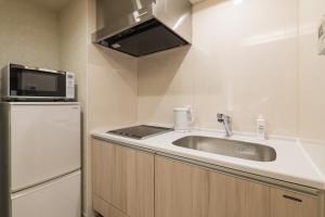 Kuchyň nebo kuchyňský kout v ubytování HOTEL WA HAKATA