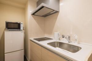 Kuchyň nebo kuchyňský kout v ubytování HOTEL WA HAKATA