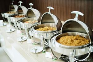 Makanan di atau berdekatan hotel