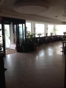 A restaurant or other place to eat at Hotel Mareblu