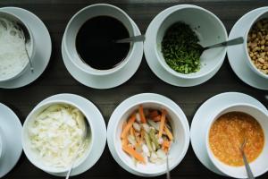 Makanan di atau berdekatan hotel