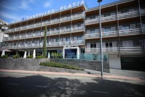 a building with white balconies on the side of it at Canyelles Platja in Roses