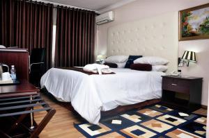 Afbeelding uit fotogalerij van Room in Lodge - Golden Tulip Port Harcourt Hotel in Port Harcourt