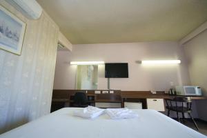 מיטה או מיטות בחדר ב-Olympia Motel