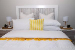 Кровать или кровати в номере Contemporary Spacious & Comfortable Apartment