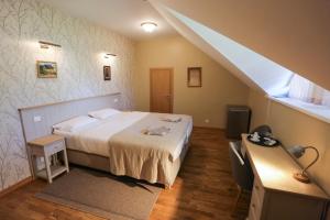 Tempat tidur dalam kamar di Hotel Jonapolis