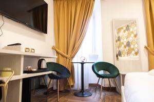 A bed or beds in a room at Hotel Cinquantatre
