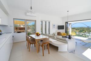 Kuchyňa alebo kuchynka v ubytovaní Sea View Villas