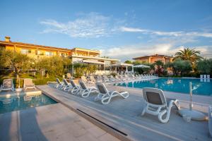 Hồ bơi trong/gần Hotel Villa Olivo Resort 3S +56 ảnh