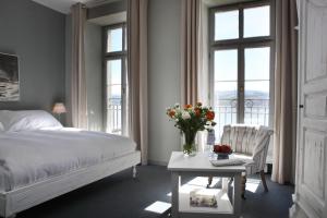 Postel nebo postele na pokoji v ubytování Hotel Hirschen am See