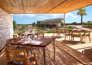 Restaurace v ubytování Torralbenc, a Small Luxury Hotel of the World