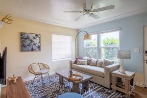 WanderJaunt - Bernard - 2BR - Point Loma