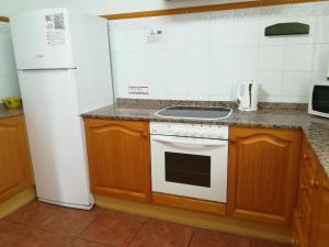 Kuchyňa alebo kuchynka v ubytovaní 0307 Villa Monte Verde Nispero