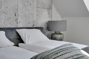 a bedroom with two white beds and a lamp at Old Town – OldNova by Welcome Apartment in Gdańsk