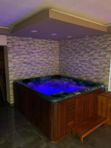Fotografia z galérie ubytovania The Jakuzzi Room Miskolctapolca v Miškolci