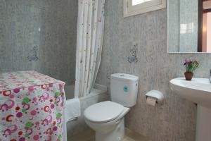 Łazienka w obiekcie Apartamento Playa Dor 14