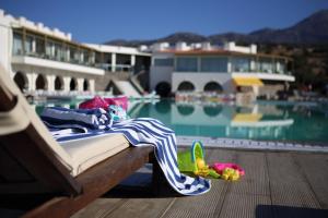 Bazén v ubytování Almyra Resort nebo v jeho okolí