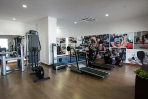 Fitness centrum a/nebo fitness zařízení v ubytování Almyra Resort