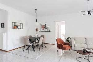 Posedenie v ubytovaní Splendid 3BR Apartment close to Olympic Stadium