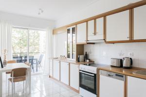 Kuchyňa alebo kuchynka v ubytovaní Splendid 3BR Apartment close to Olympic Stadium