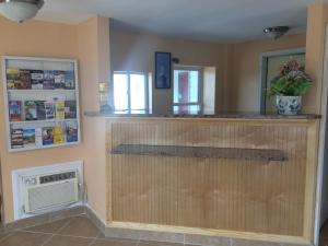 a bar in a room with a fan at Liberty Inn Old Saybrook in Old Saybrook