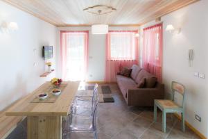 a living room with a table and a couch at Villa Edelweiss in Alleghe