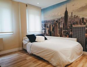 A bed or beds in a room at Apartamento Costa II con Parking exterior comunitario y parking privado en el centro