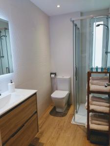 A bathroom at Apartamento Costa II con Parking exterior comunitario y parking privado en el centro
