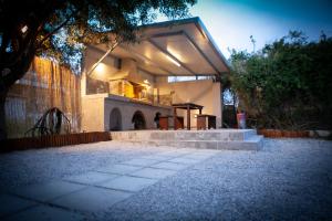 Gallery image of House on the beach in Salamina