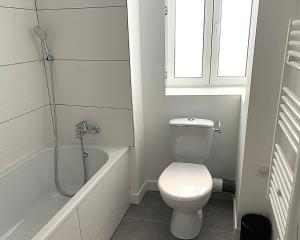Koupelna v ubytování COLIVING TOUT CONFORT- LOOS LES LILLE-MAISON PARTAGEE-7 chambres-5 sdb-6WC-LOOS LES LILLE