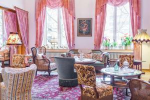 Posezení v ubytování Tante ALMA's Kölner Hotel