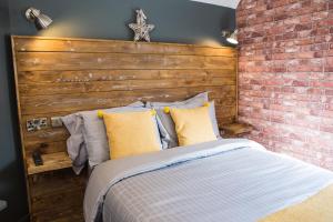 Cama ou camas em um quarto em Tipperary House Dublin