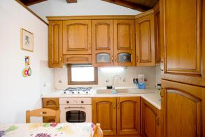 A kitchen or kitchenette at Residenza Le Tartarughe