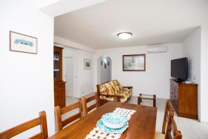 A television and/or entertainment centre at Residenza Le Tartarughe