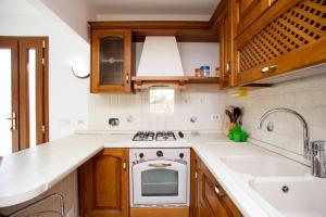 A kitchen or kitchenette at Residenza Le Tartarughe
