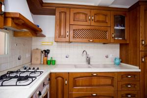 A kitchen or kitchenette at Residenza Le Tartarughe