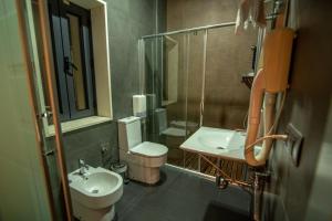 Łazienka w obiekcie Hotel Los Nardos