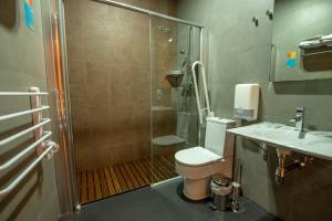 Łazienka w obiekcie Hotel Los Nardos
