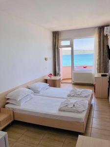 Postel nebo postele na pokoji v ubytování Plovdiv Hotel