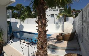 Zdjęcie z galerii obiektu Seaside villa with private pool Home By The Sea - Villa Trogir w Trogirze