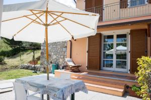 Vonkajšia záhrada v ubytovaní Bilocale Silvia con vista mare - Goelba