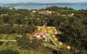 Apgyvendinimo įstaigos Glamping Illa de Arousa vaizdas iš viršaus