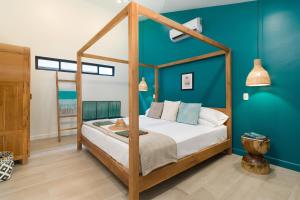 Ένα ή περισσότερα κρεβάτια σε δωμάτιο στο Favela Chic Tamarindo - Adults Only