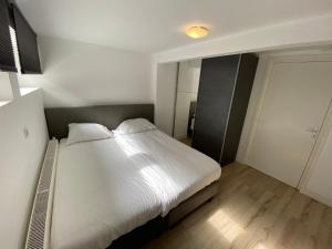 Een bed of bedden in een kamer bij Jordans Residence