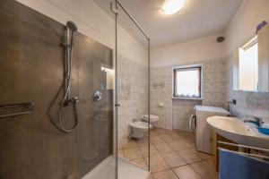A bathroom at Appartamento Viola Még 13 kép